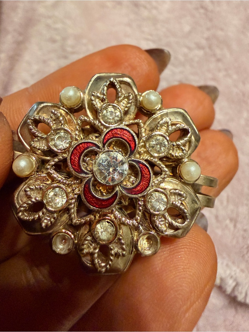 Gold brooch
